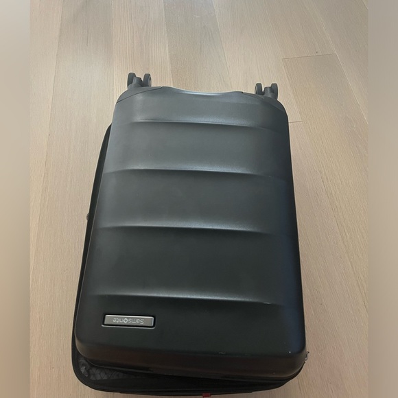 Samsonite Octiv Expandable Carry-On Spinner Suitcase - Picture 7 of 12
